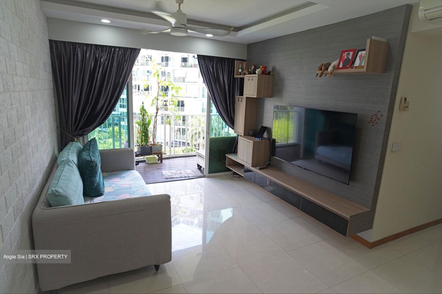 1 Canberra (D27), Condominium #547522401